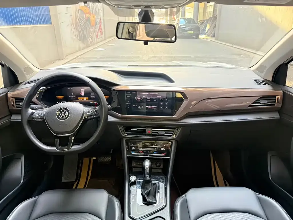 Volkswagen Tharu — фото 3