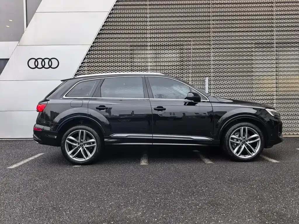 Audi Q7 — фото 10