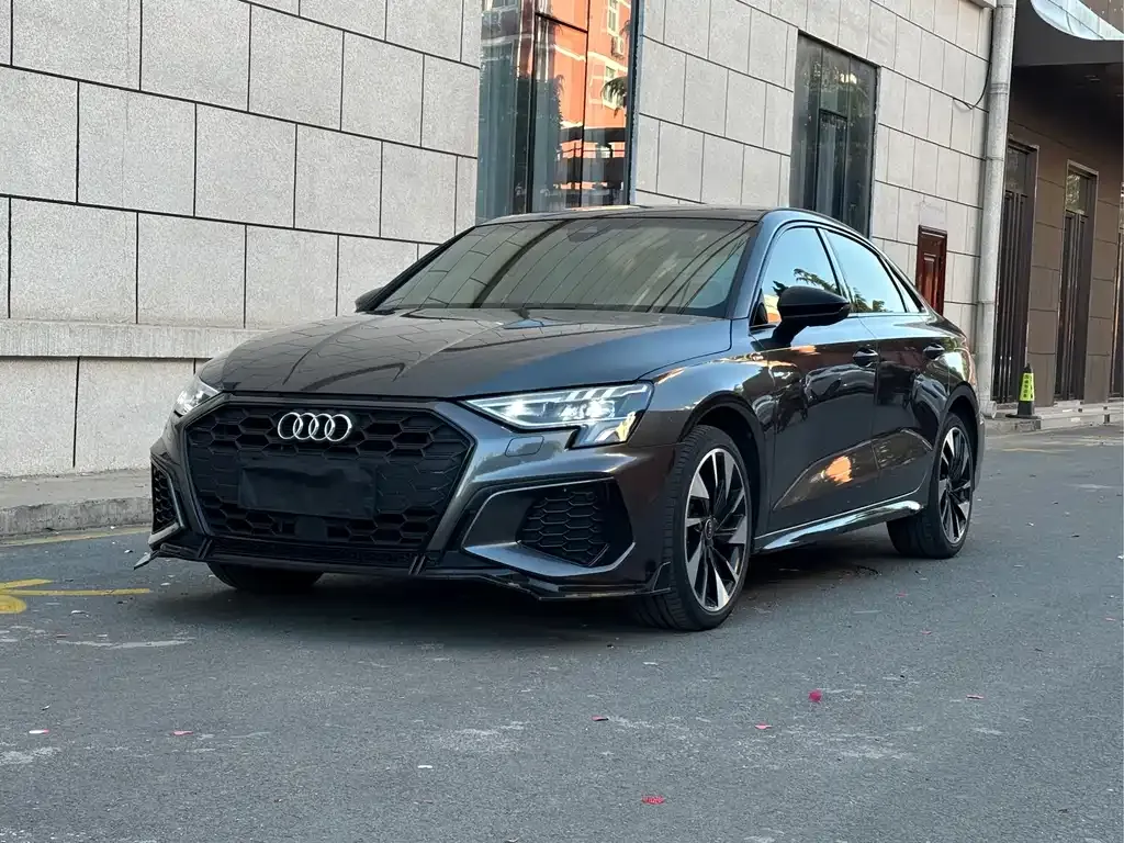 Audi A3 — фото 1