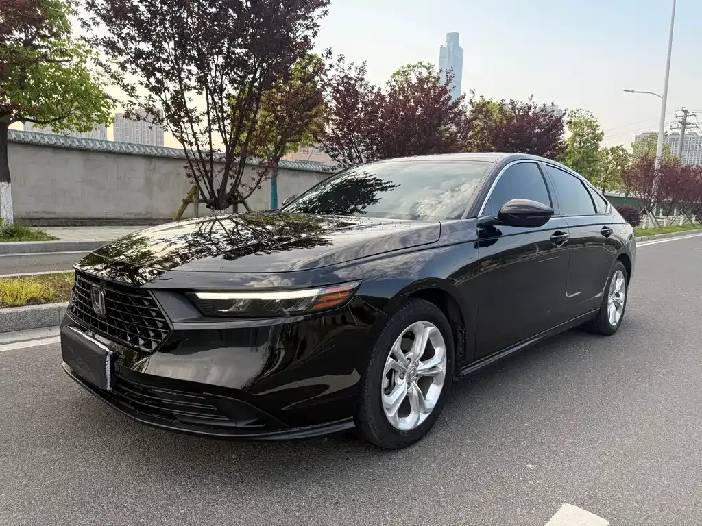 Honda Accord — фото 1