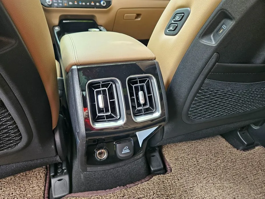 Kia Sorento — фото 4
