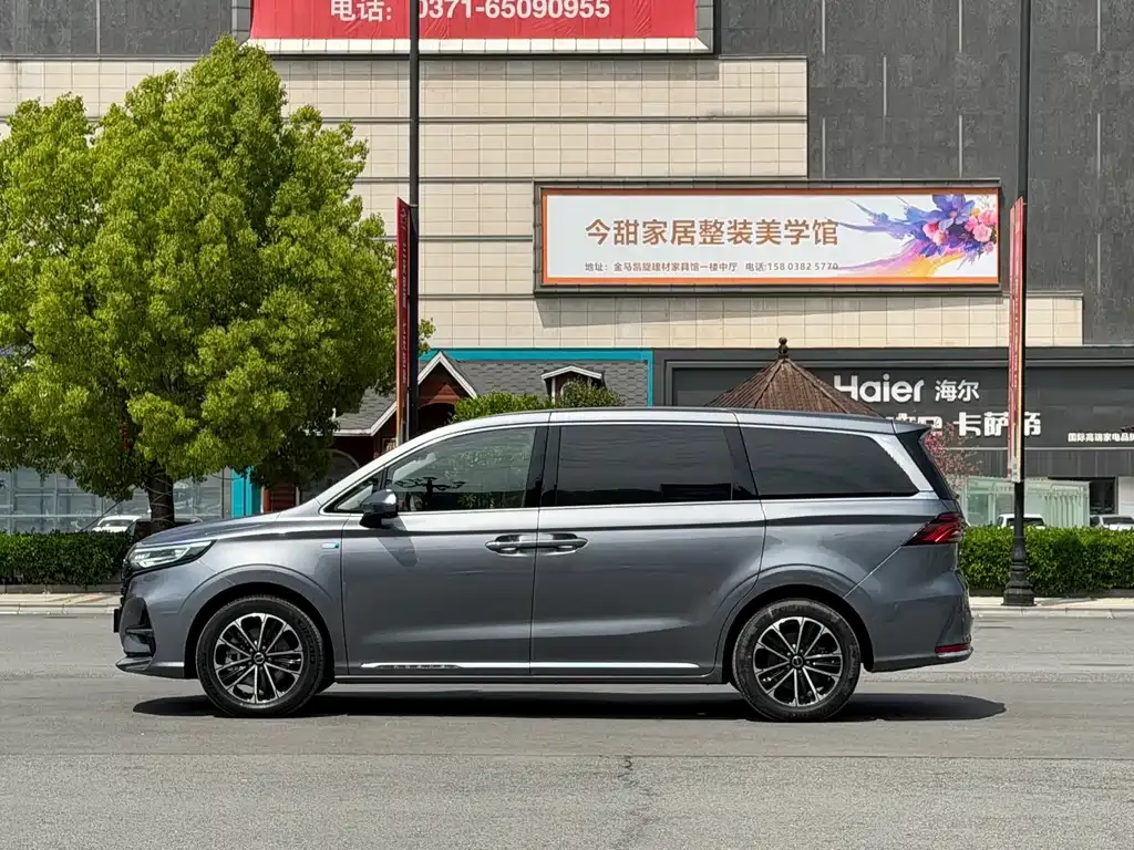 Roewe iMAX8 — фото 3