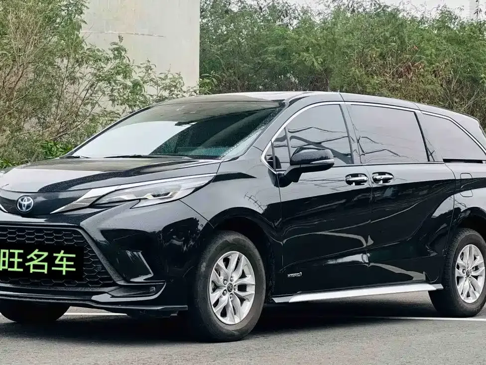 Toyota Granvia — фото 1
