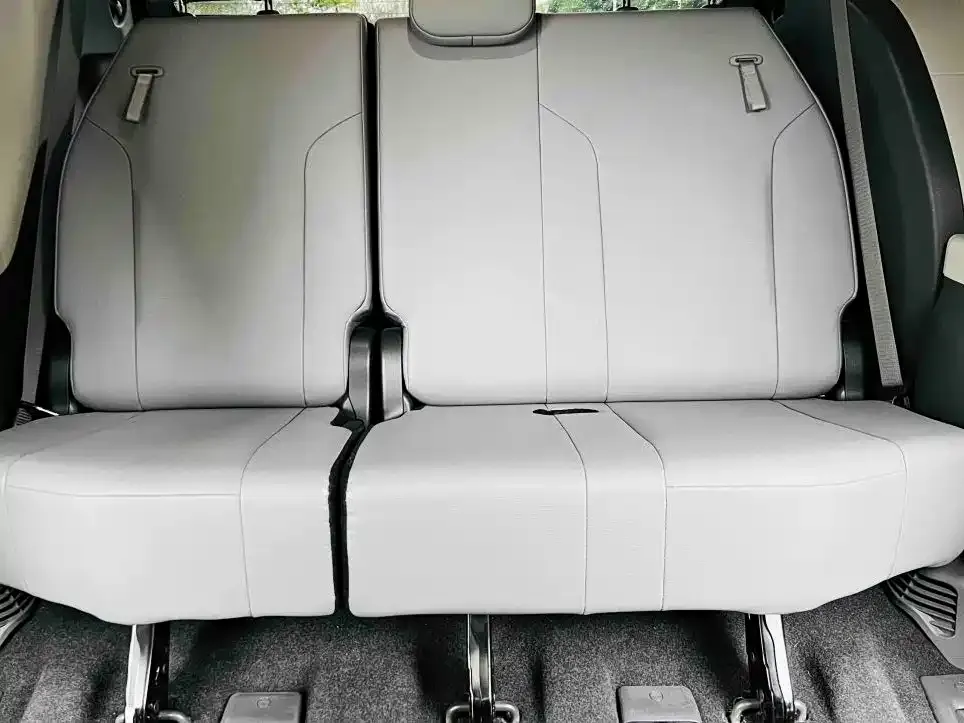 Toyota Granvia — фото 7