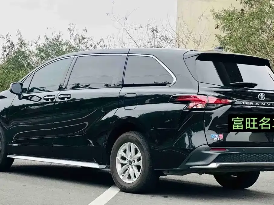 Toyota Granvia — фото 3