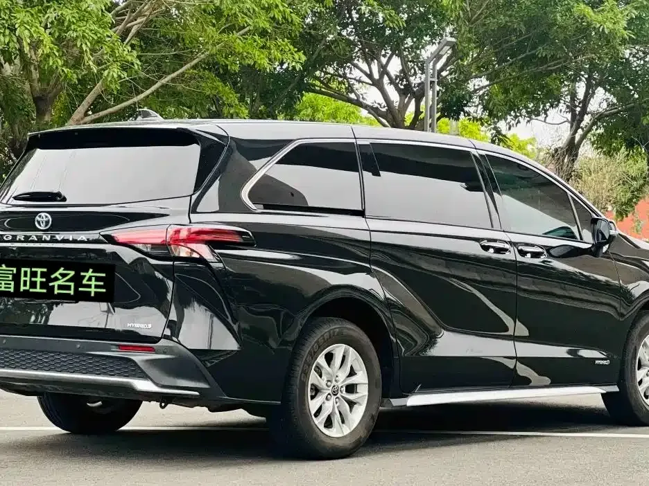 Toyota Granvia — фото 8