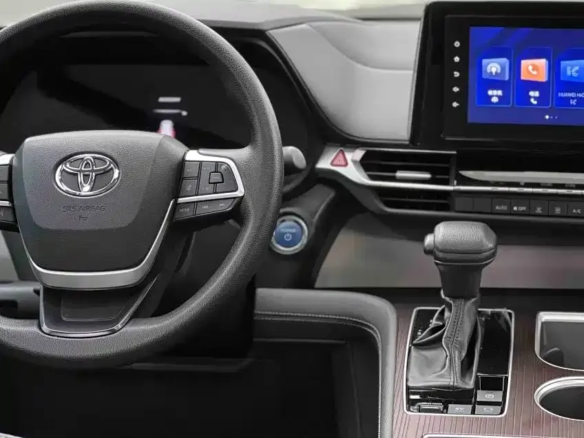 Toyota Granvia — фото 6
