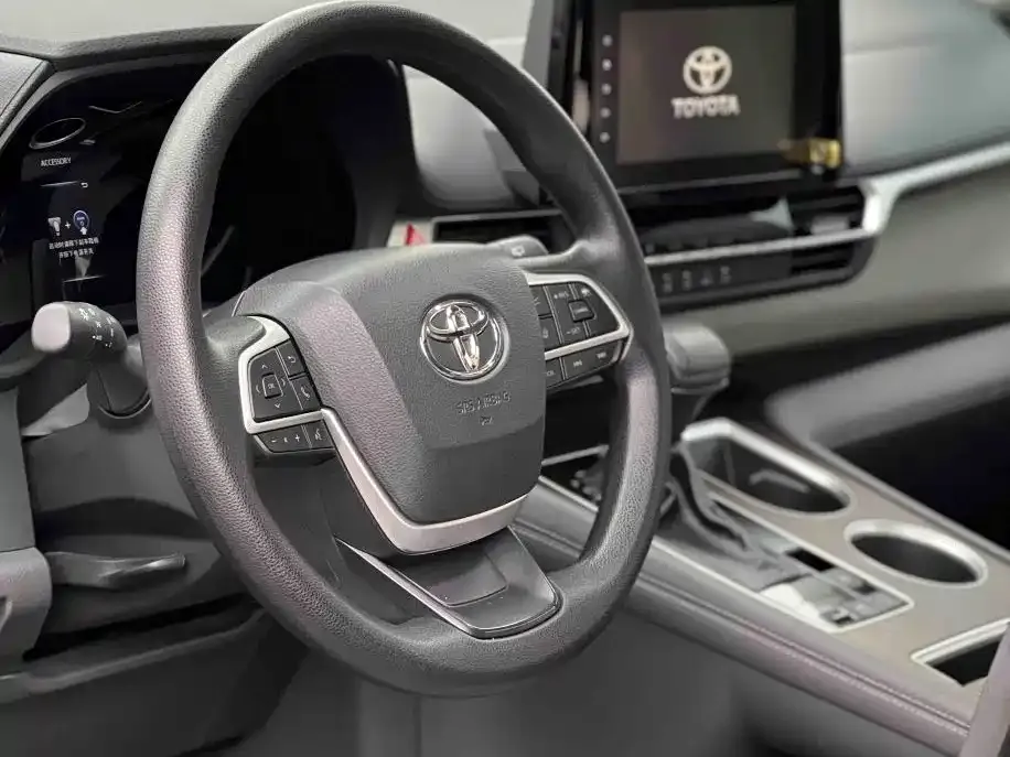 Toyota Granvia — фото 4