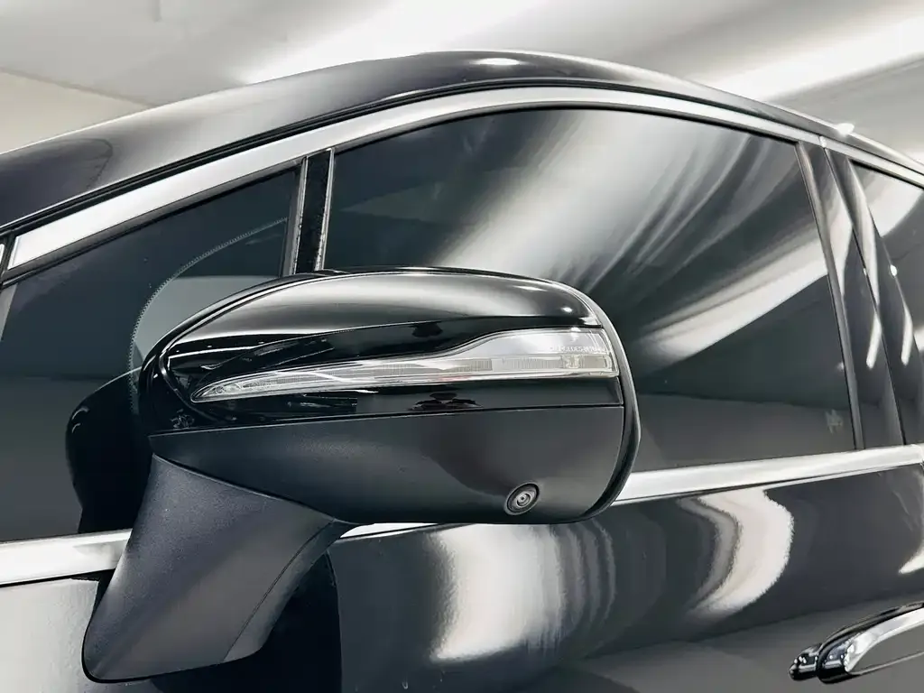 Mercedes-Benz EQS SUV — фото 3
