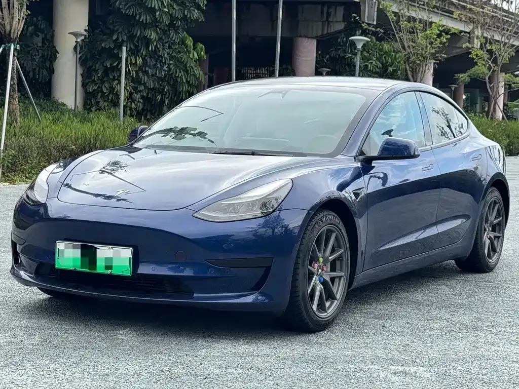 Tesla Model 3 — фото 1