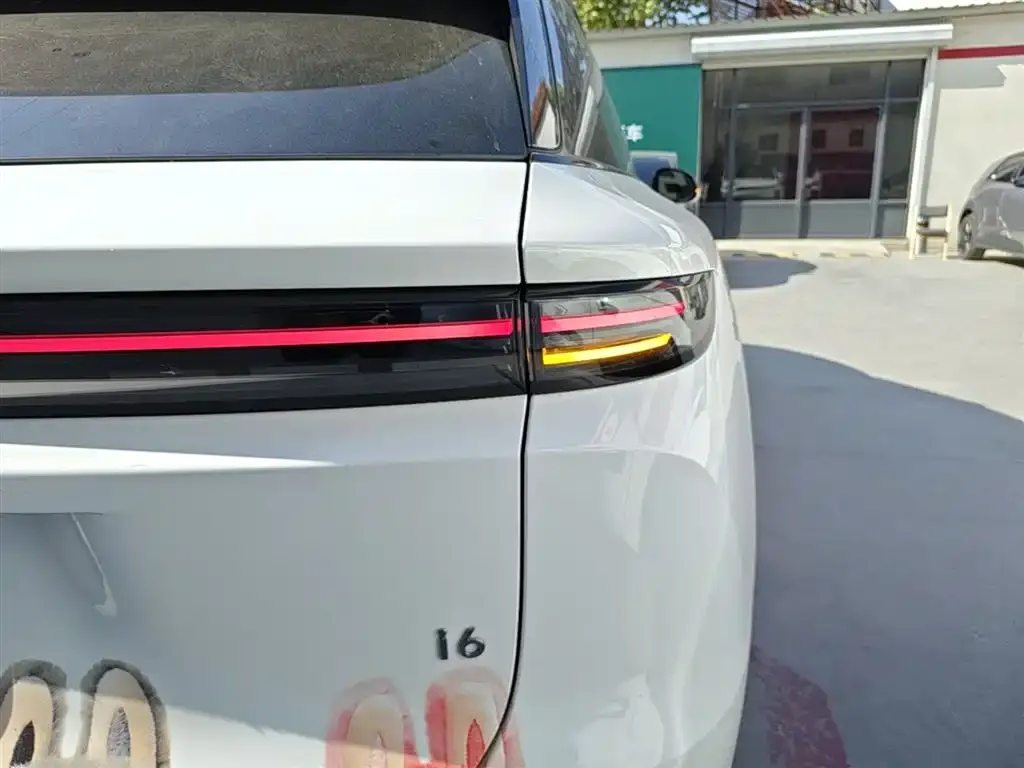 Li Auto i6 — фото 3