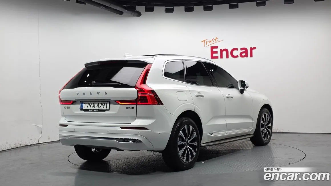 Volvo XC60 — фото 5