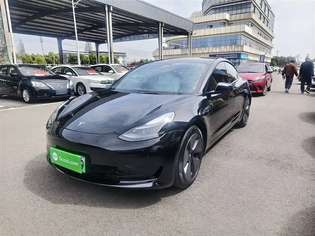 Tesla Model 3 — фото 1