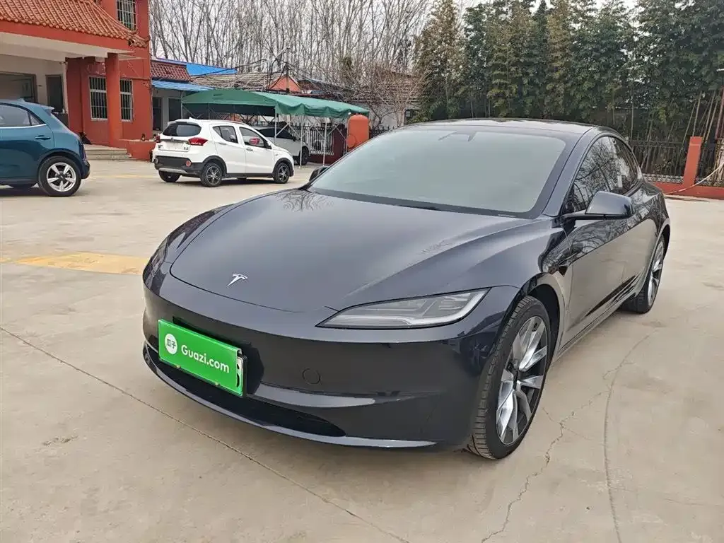 Tesla Model 3 — фото 1