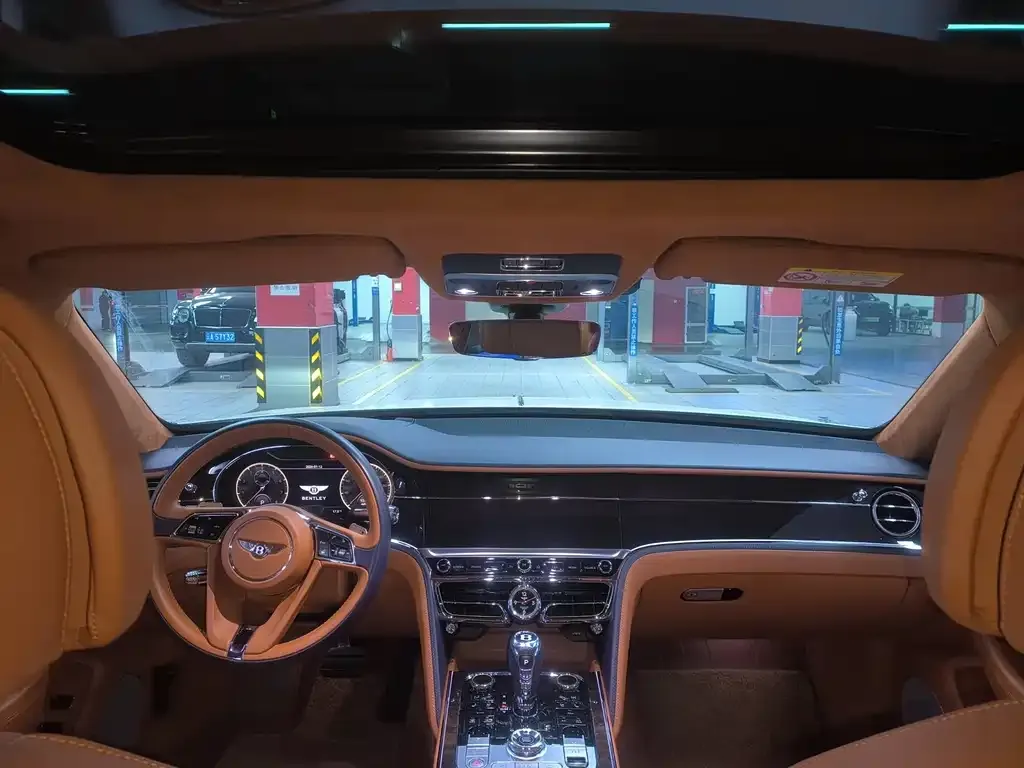 Bentley Flying Spur — фото 3