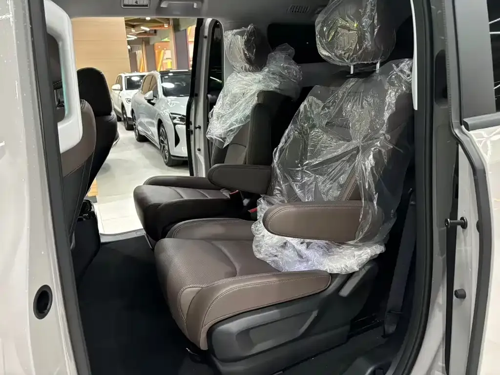 Wuling Starlight 730 New Energy — фото 9