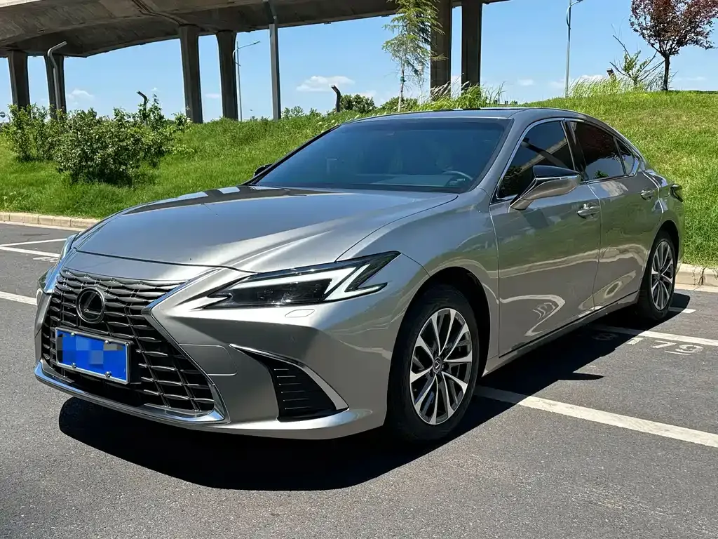 Lexus ES — фото 1