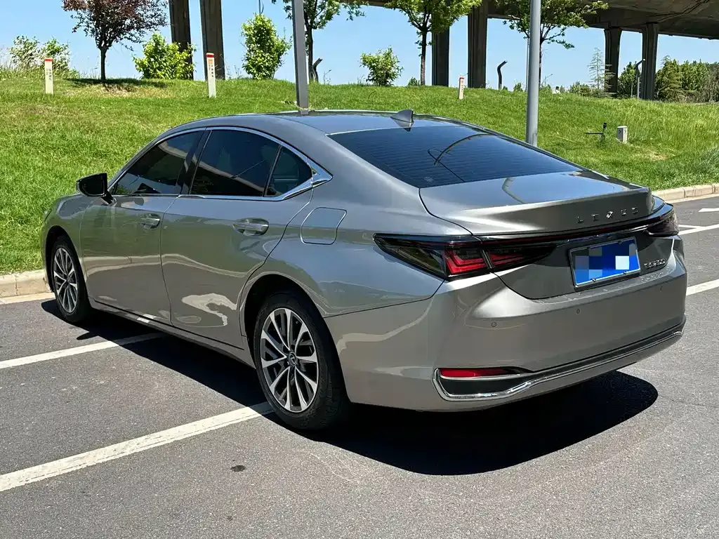 Lexus ES — фото 9