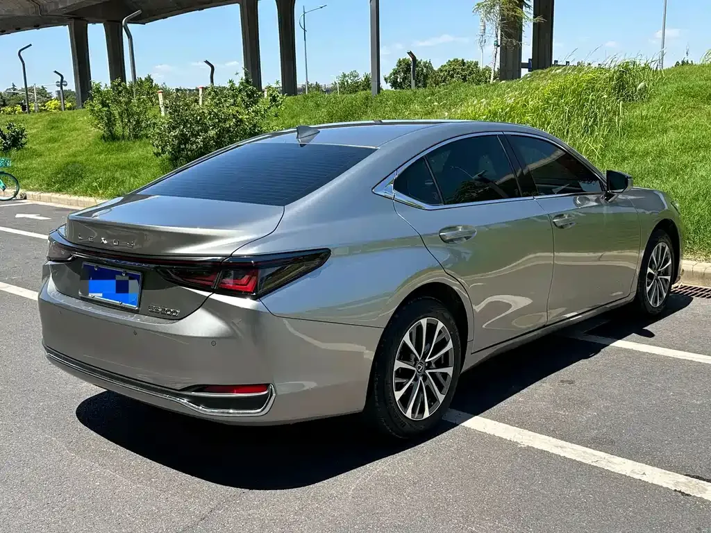 Lexus ES — фото 6