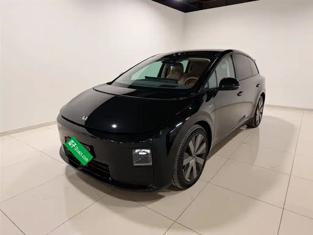Li Auto i8 — фото 1