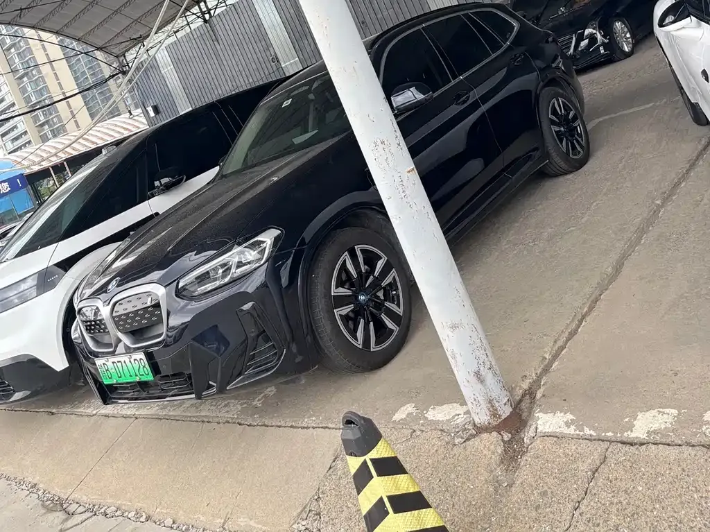 BMW iX3 — фото 1