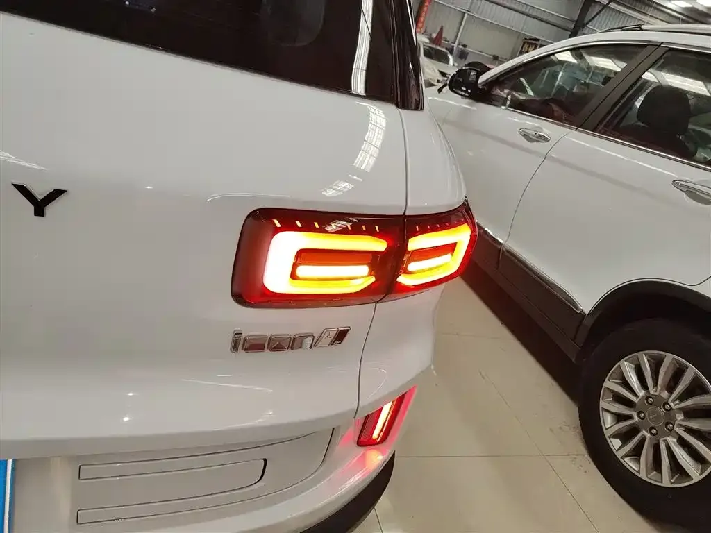 Geely Icon — фото 3