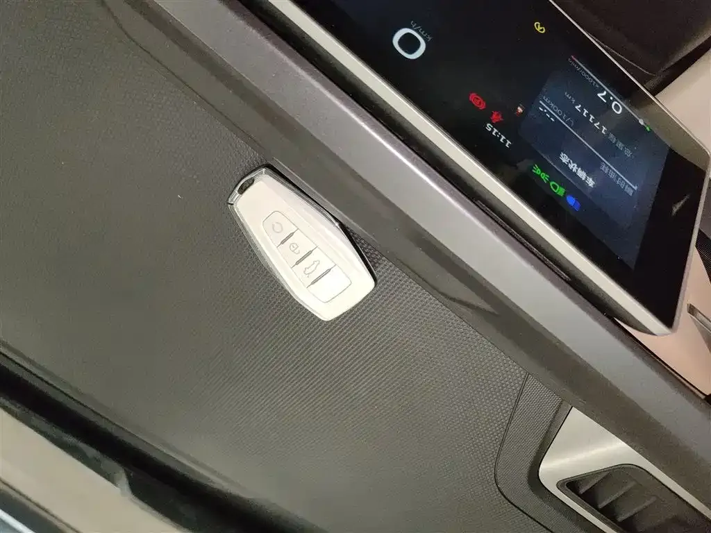 Geely Icon — фото 10