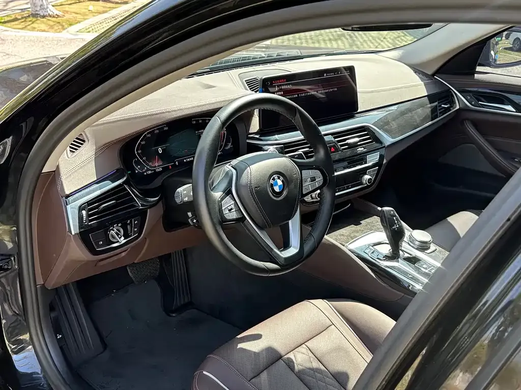 BMW 5 Series — фото 10
