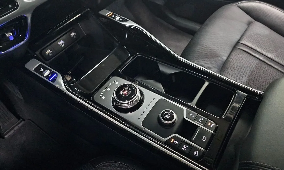Kia Sorento — фото 10