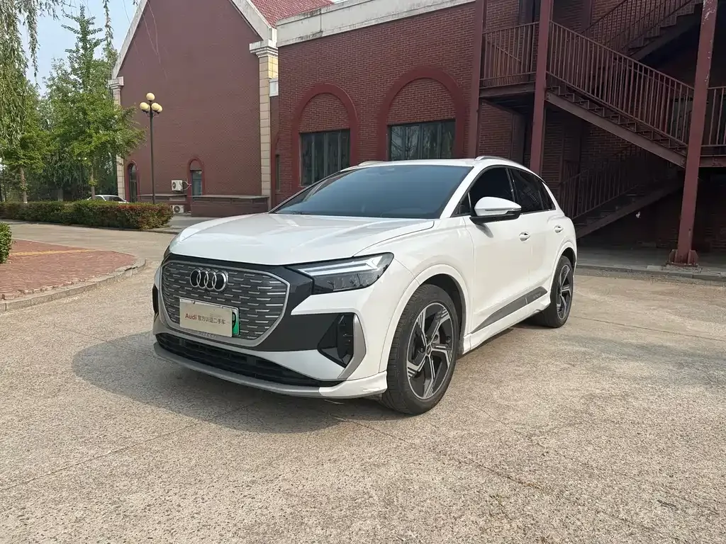 Audi Q4 e-tron — фото 1