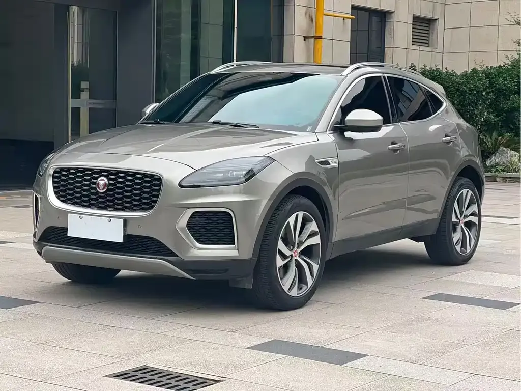 Jaguar E-PACE — фото 1