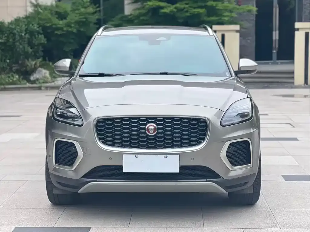 Jaguar E-PACE — фото 4