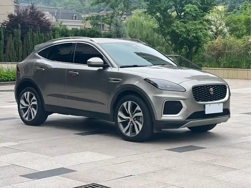 Jaguar E-PACE — фото 8