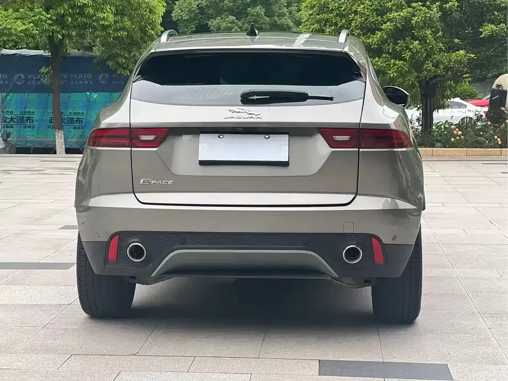 Jaguar E-PACE — фото 10