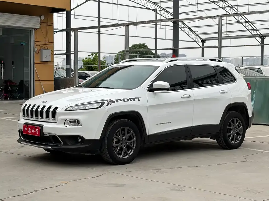 Jeep Cherokee — фото 1