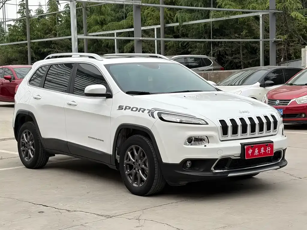 Jeep Cherokee — фото 8