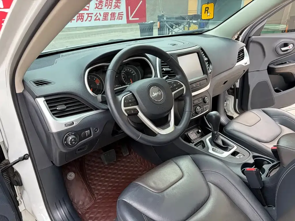 Jeep Cherokee — фото 6