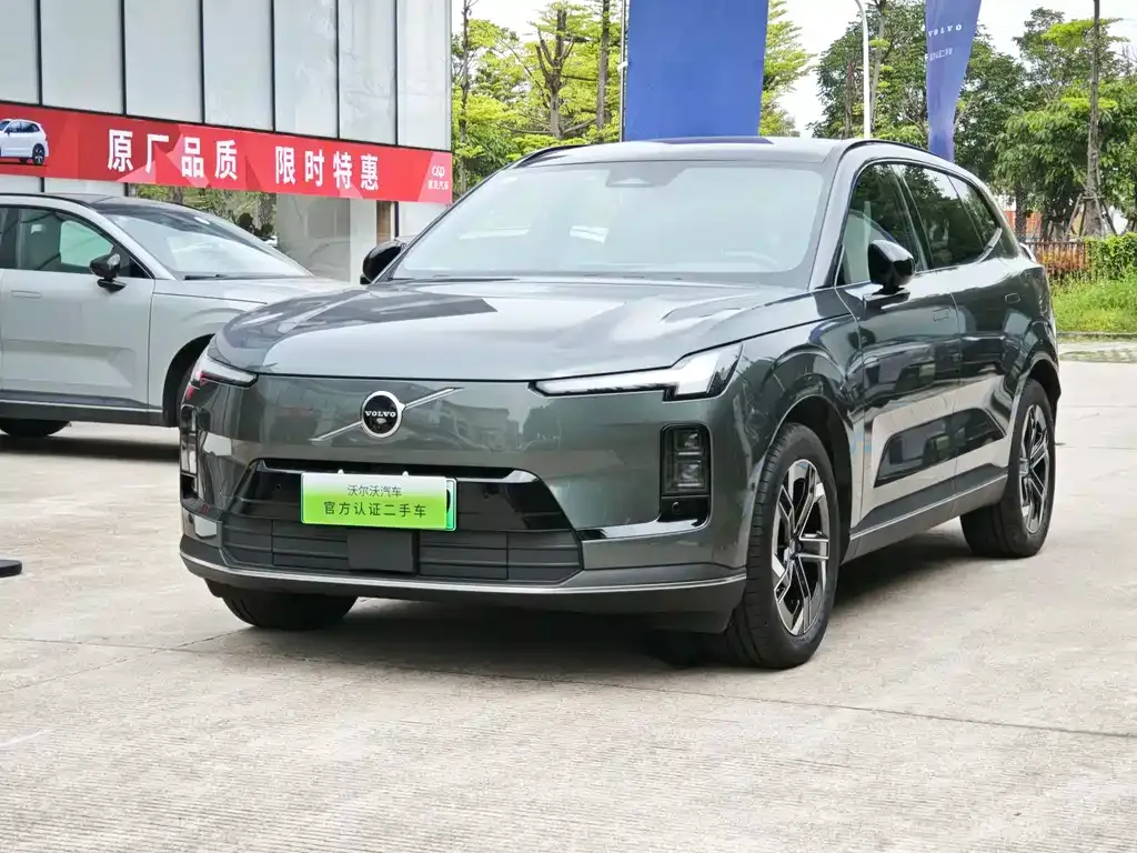 Volvo XC70 Plug-in Hybrid — фото 1