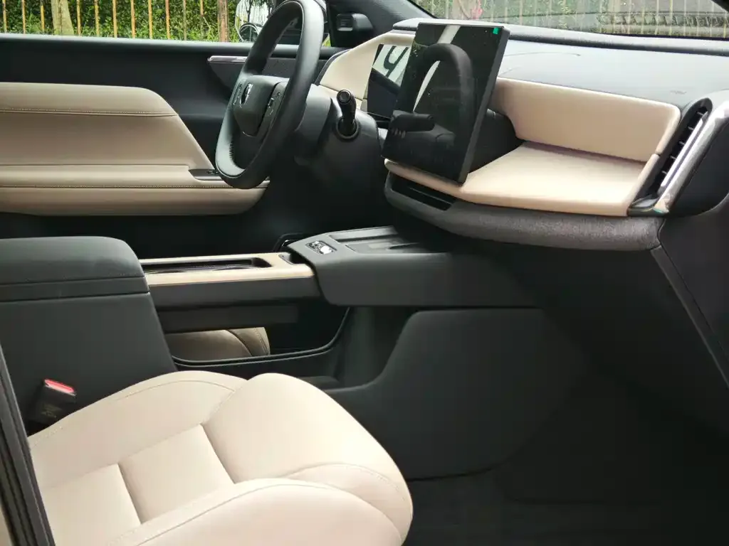 Volvo XC70 Plug-in Hybrid — фото 5