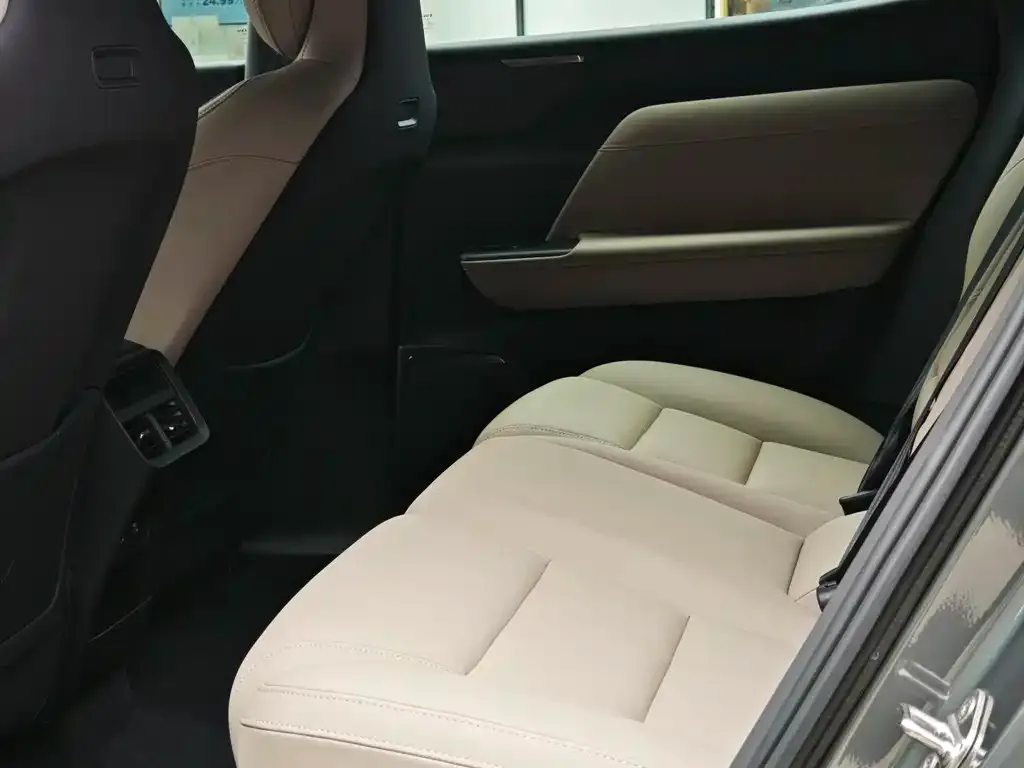 Volvo XC70 Plug-in Hybrid — фото 2