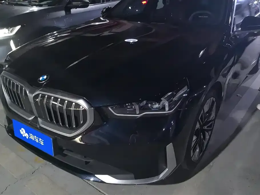 BMW 5 Series — фото 1