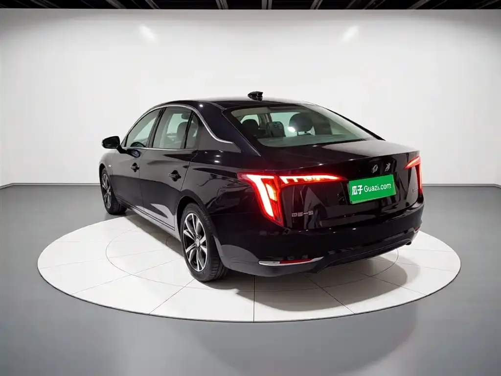 Hongqi E-QM5 — фото 8