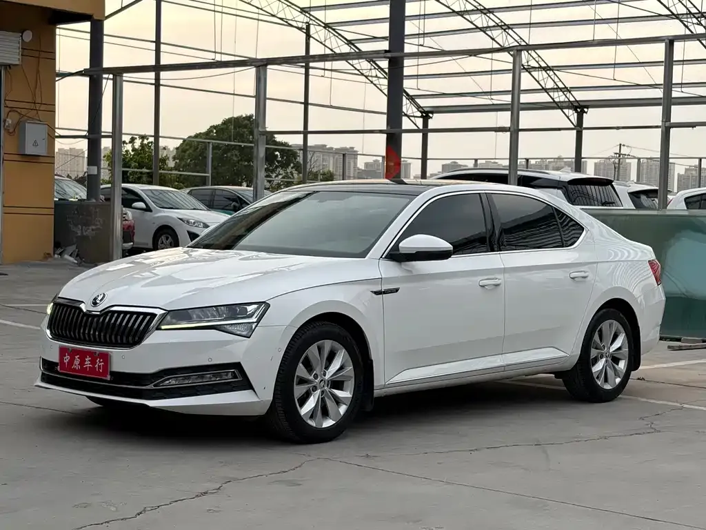Skoda Superb — фото 1