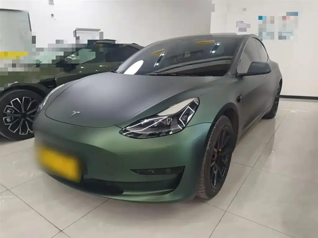 Tesla Model 3 — фото 1