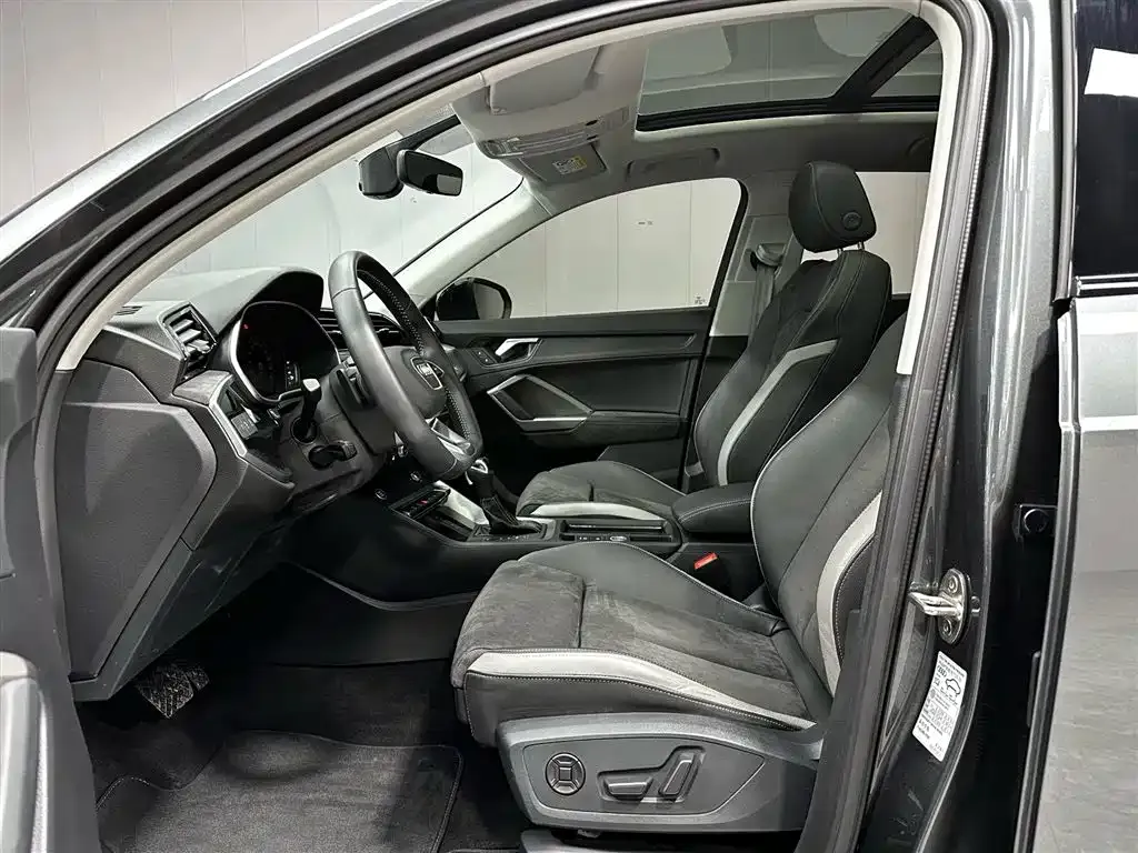 Audi Q3 — фото 10
