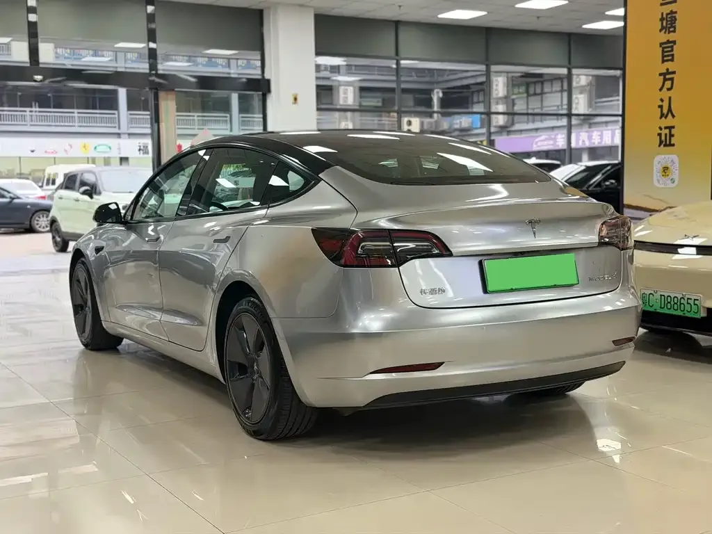 Tesla Model 3 — фото 4