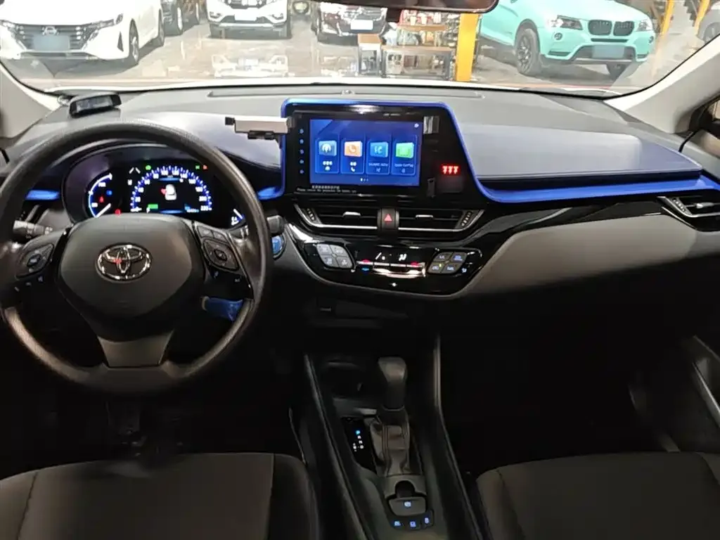 Toyota C-HR — фото 9
