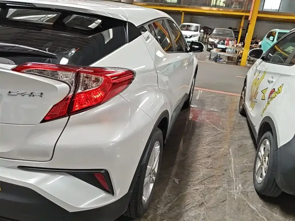 Toyota C-HR — фото 10