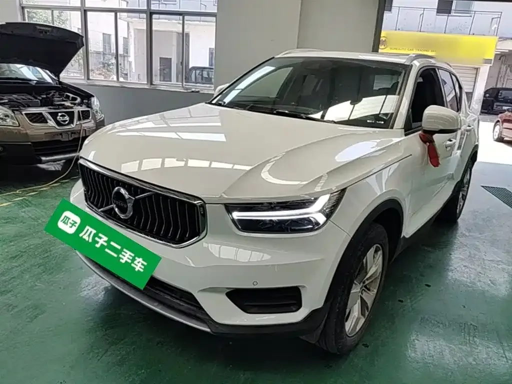 Volvo XC40 — фото 1