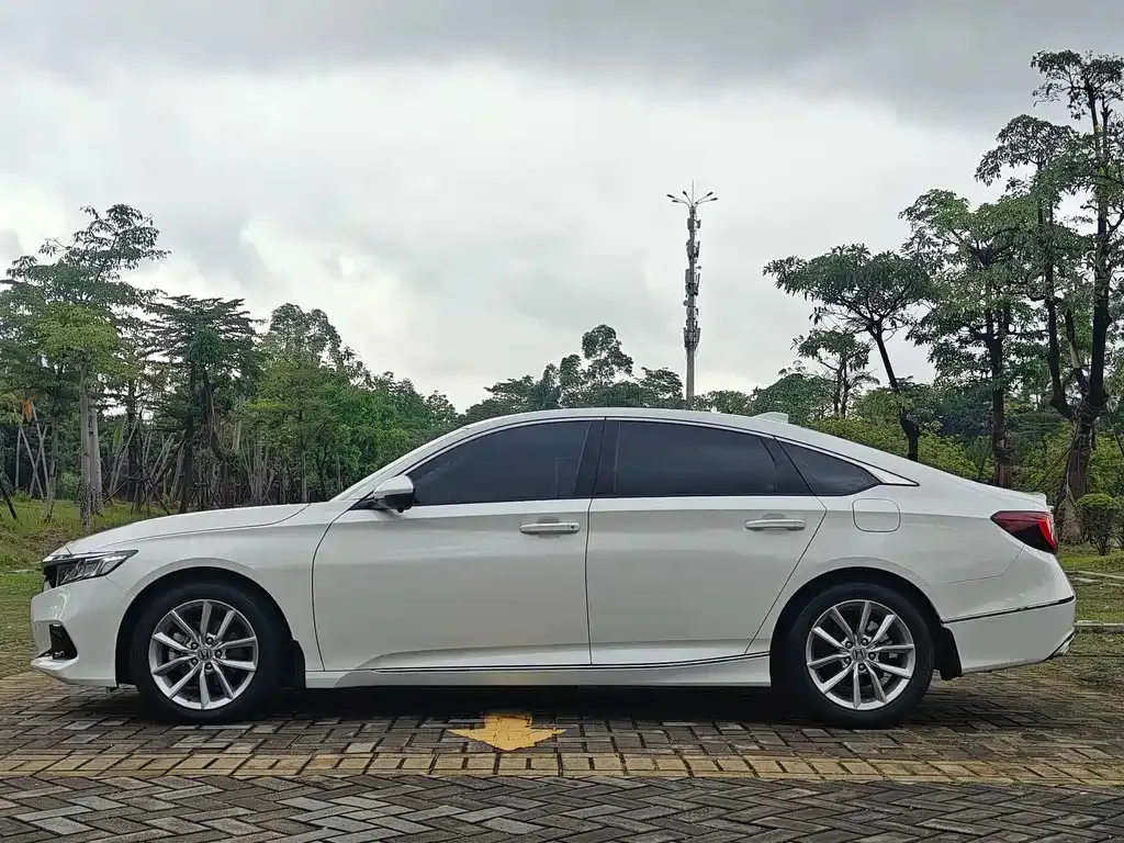 Honda Accord — фото 6